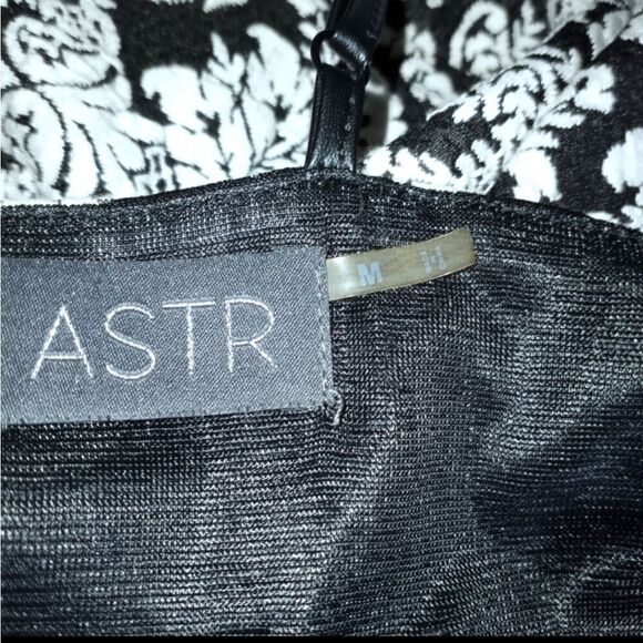 ASTR BODYCON BLACK & WHITE FLORAL DRESS SZ.M GUC - Picture 9 of 11